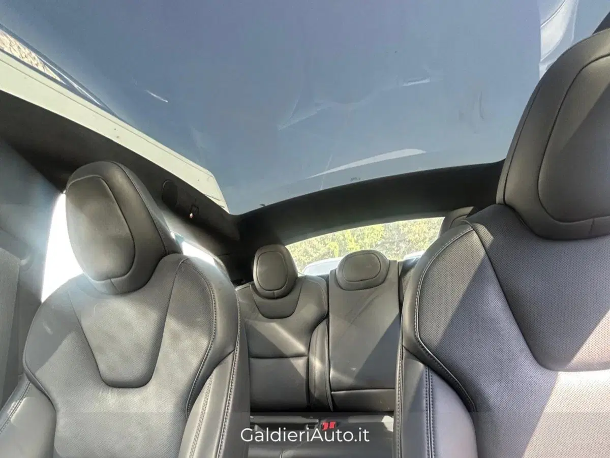 Tesla Model S usata a Salerno (13)