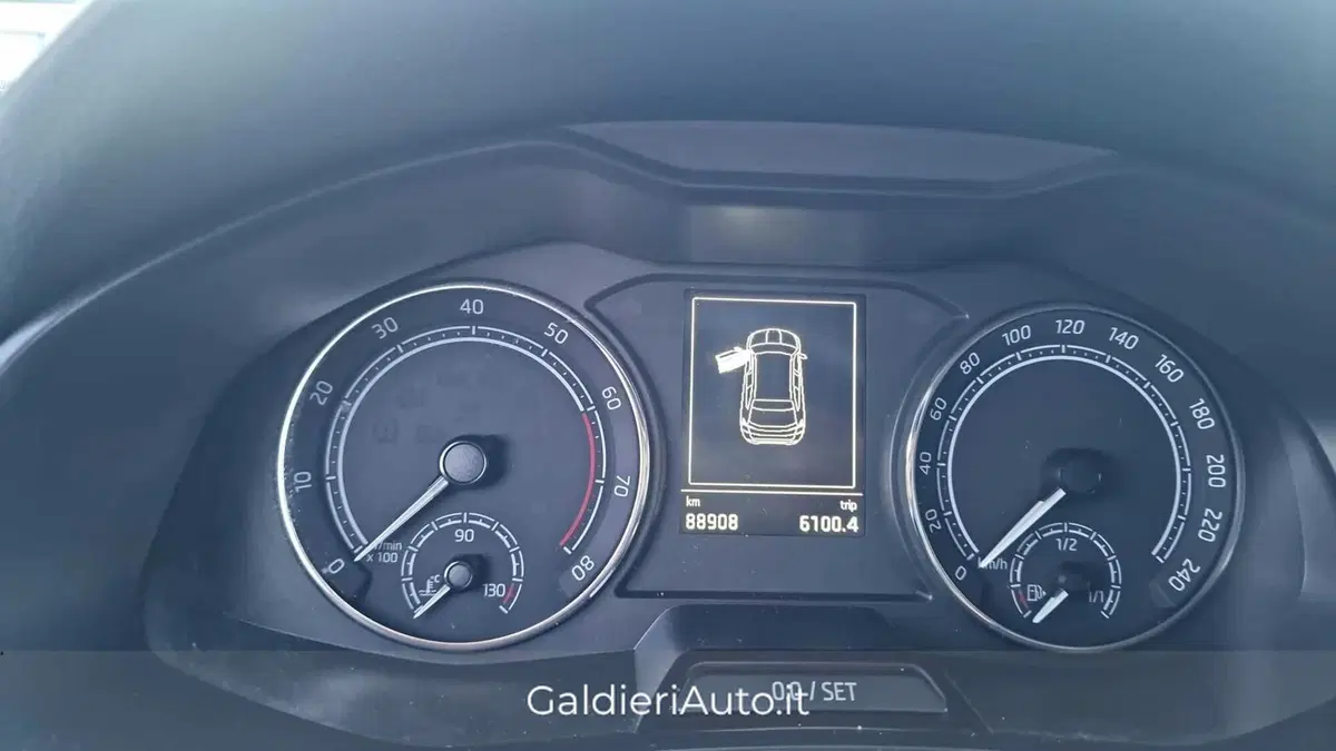 Skoda Kamiq usata a Salerno (14)