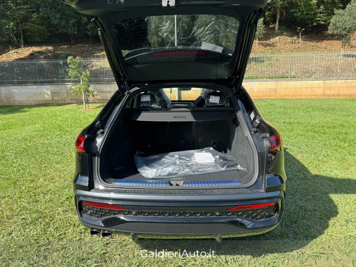 Audi Q5 Sportback nuova a Salerno (13)