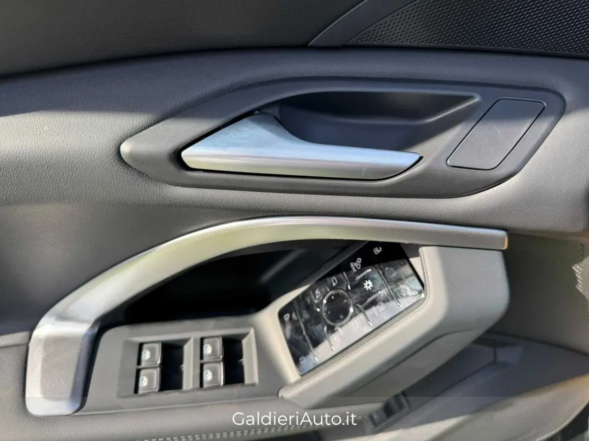 Audi Q5 Sportback nuova a Salerno (17)
