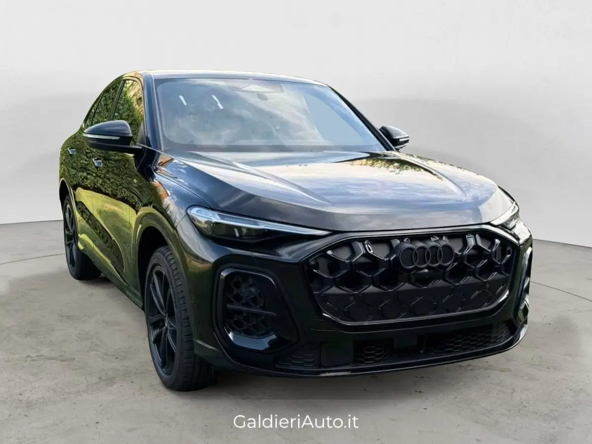 Audi Q5 Sportback nuova a Salerno (2)