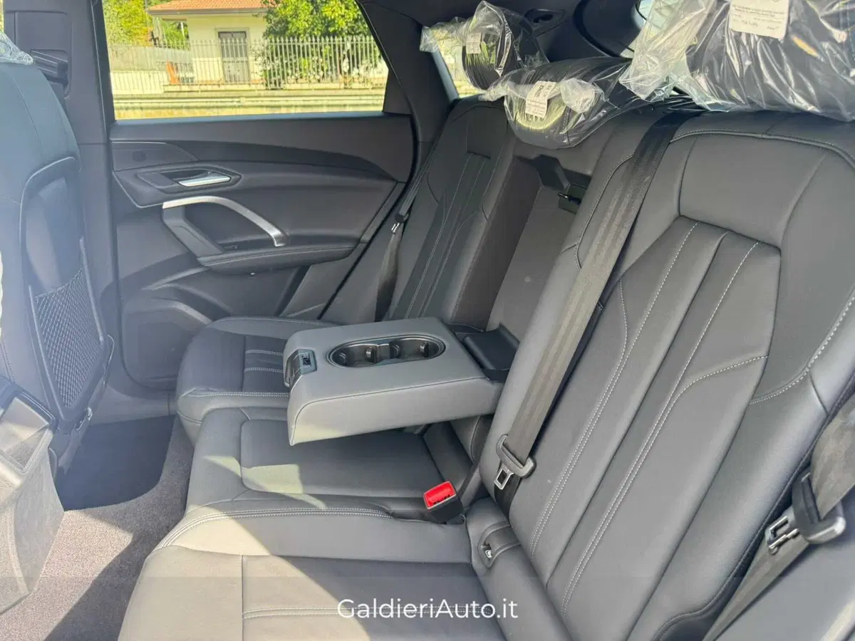 Audi Q5 Sportback nuova a Salerno (7)