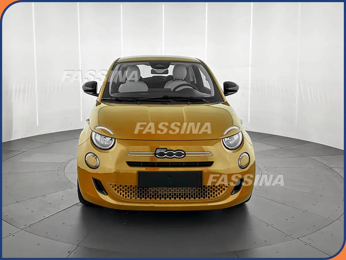 Fiat 500 nuova a Milano (2)