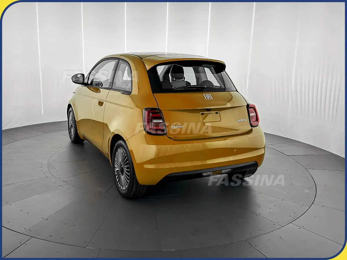 Fiat 500 nuova a Milano (4)