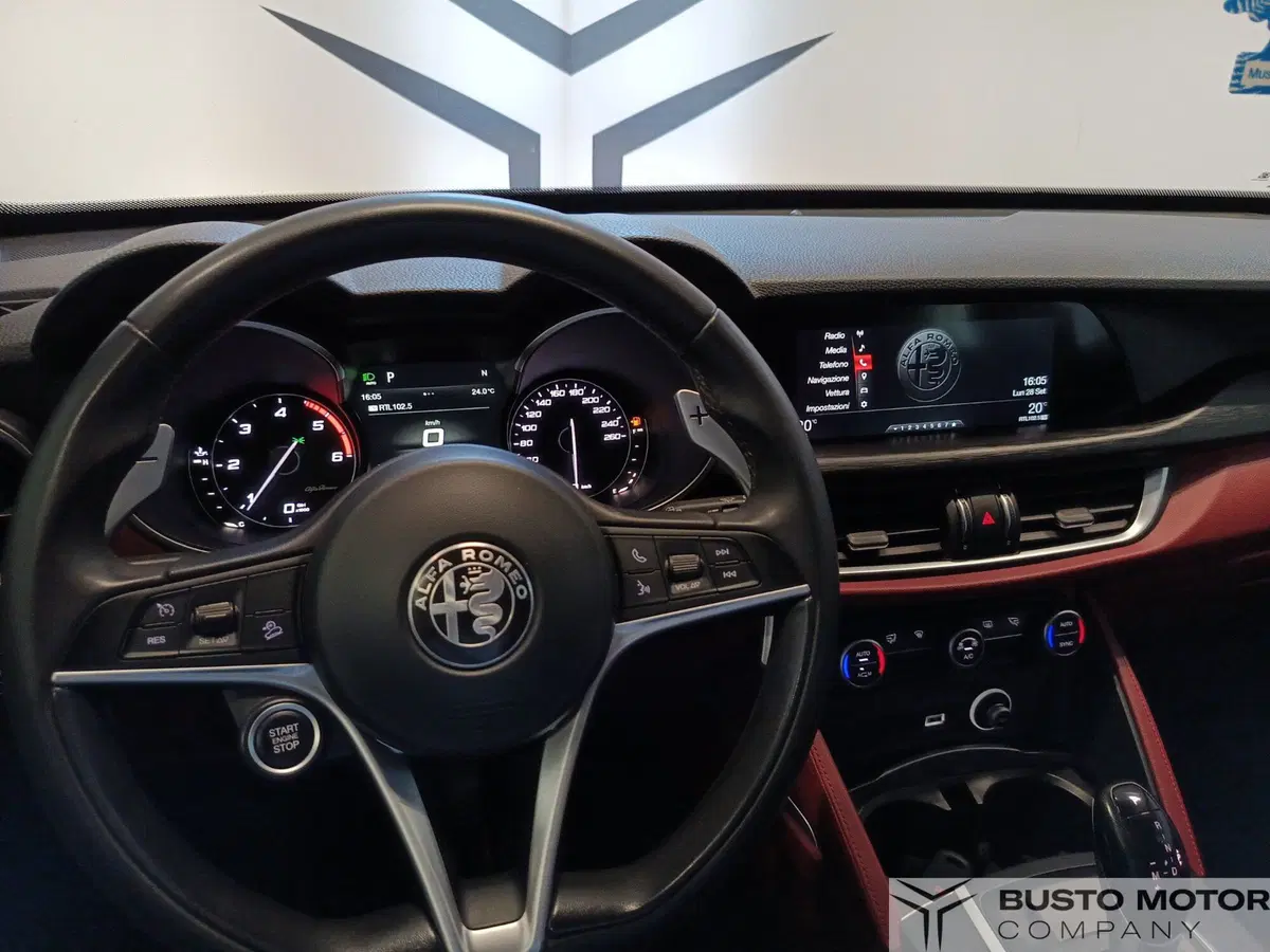 Alfa Romeo Stelvio usata a Varese (12)