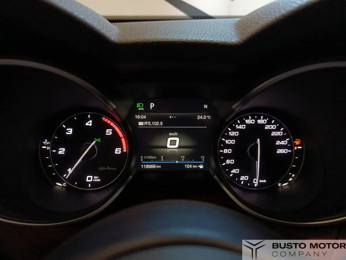 Alfa Romeo Stelvio usata a Varese (13)