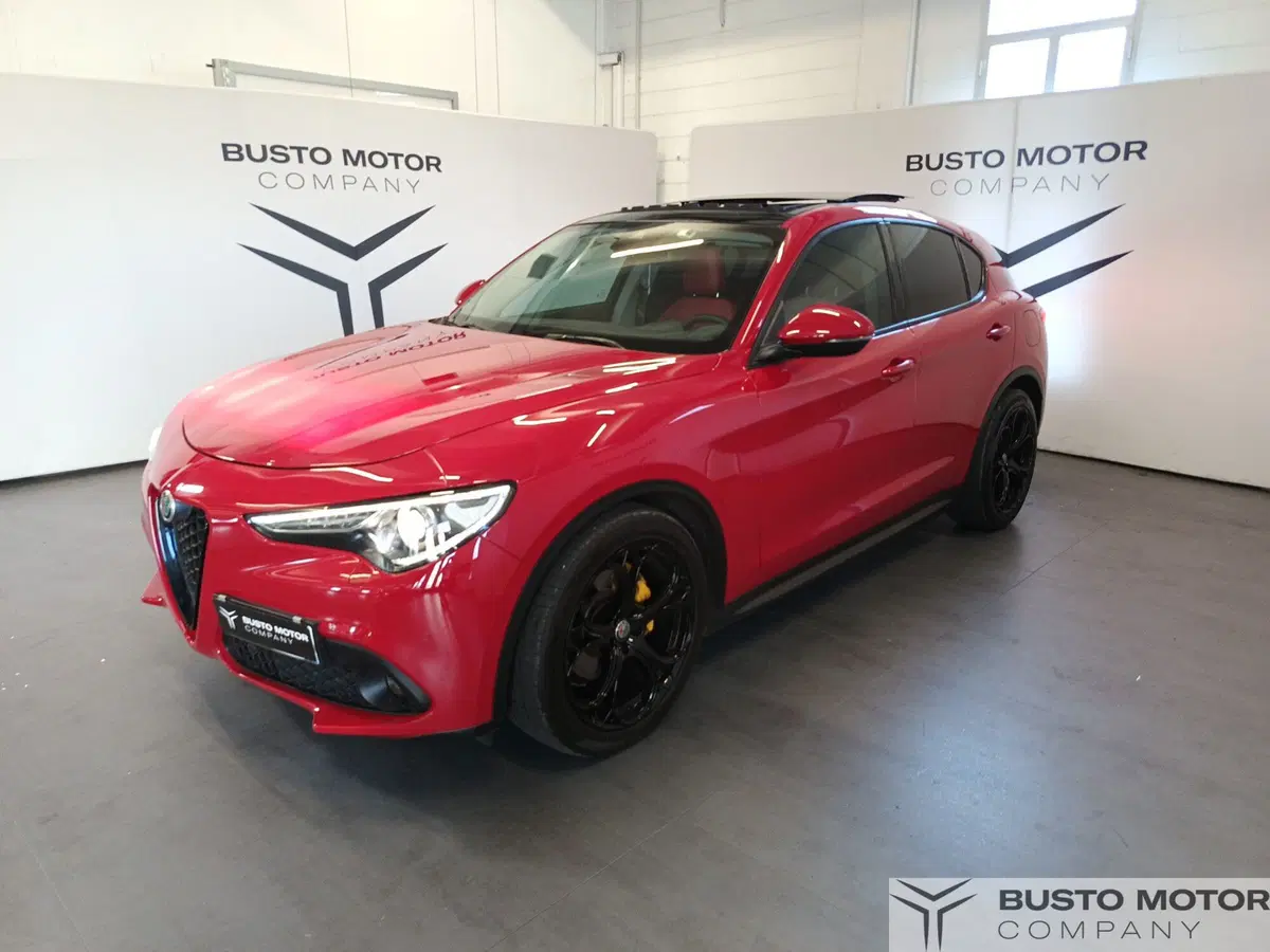 Alfa Romeo Stelvio usata a Varese (3)