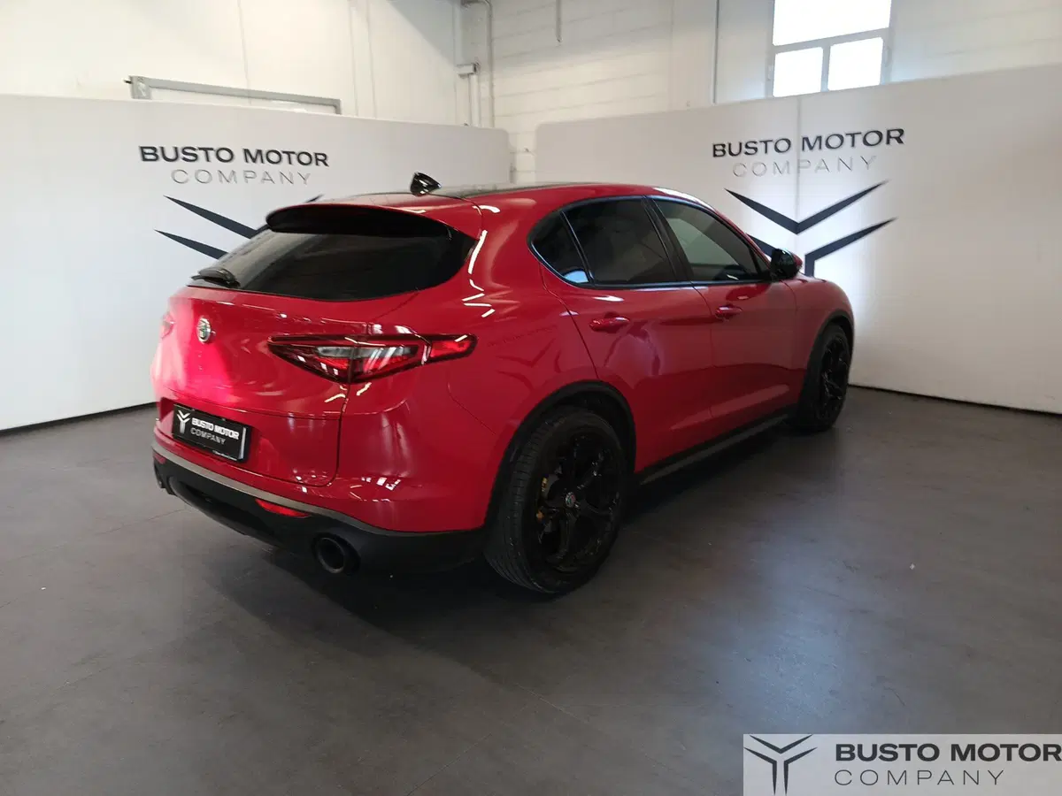 Alfa Romeo Stelvio usata a Varese (4)