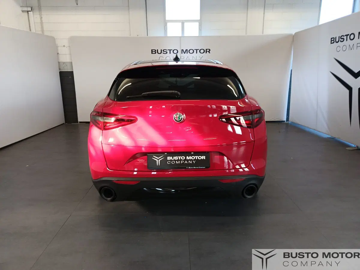 Alfa Romeo Stelvio usata a Varese (5)