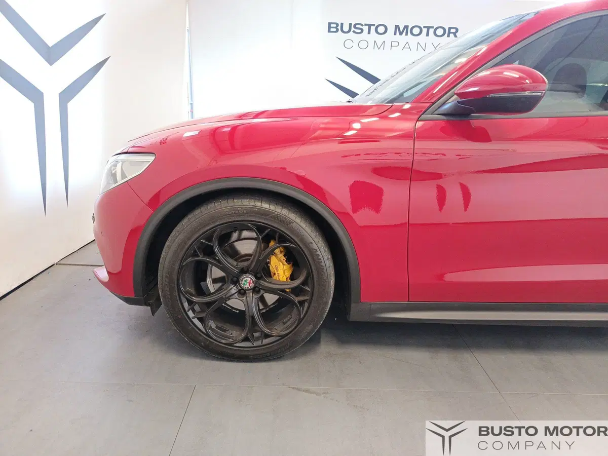 Alfa Romeo Stelvio usata a Varese (7)