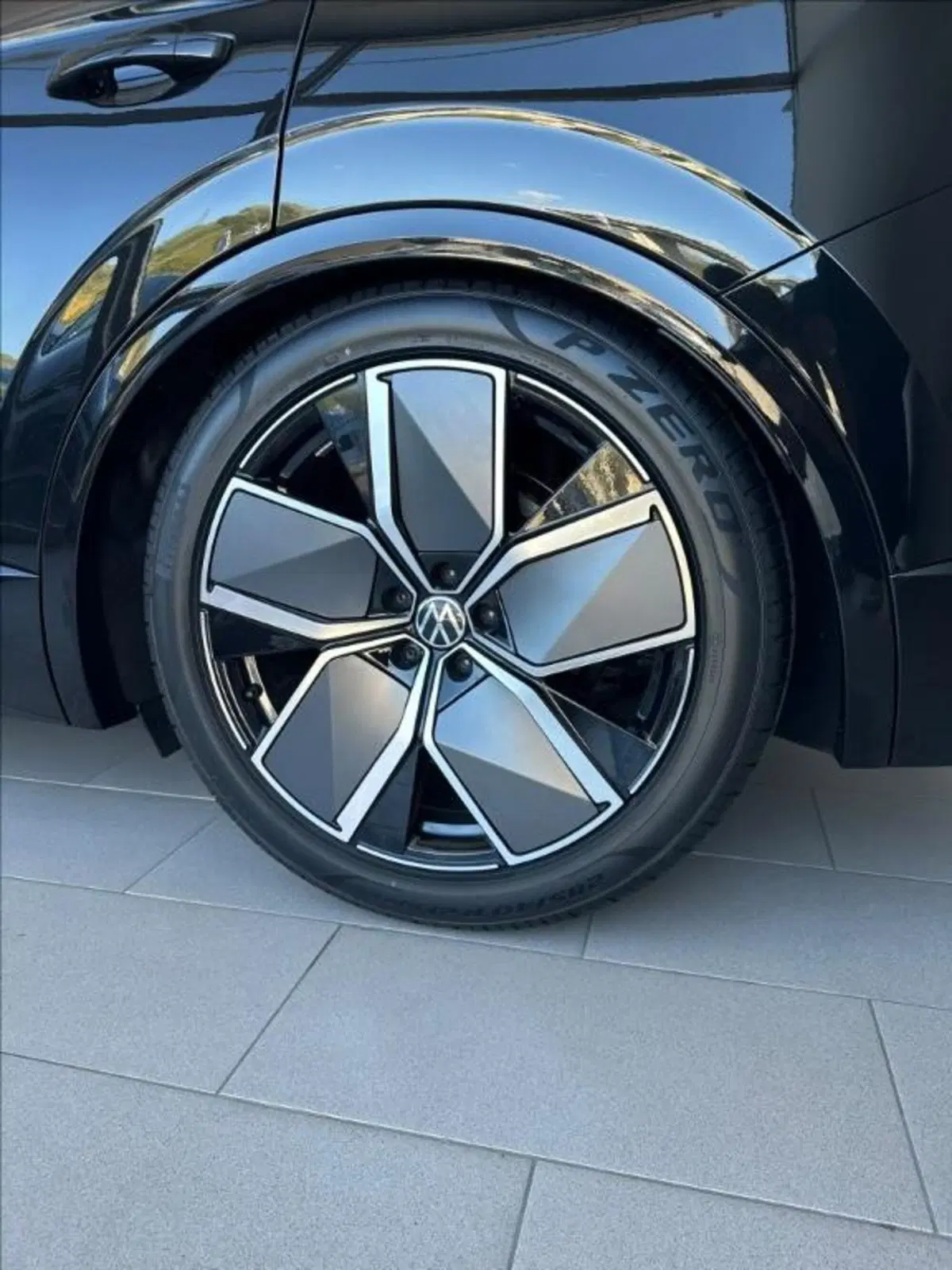 Volkswagen Touareg nuova a Lucca (12)