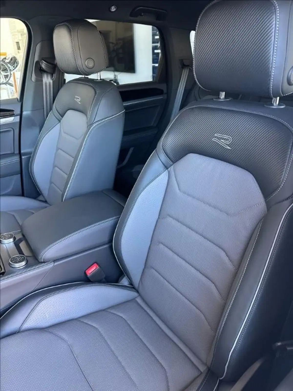 Volkswagen Touareg nuova a Lucca (9)