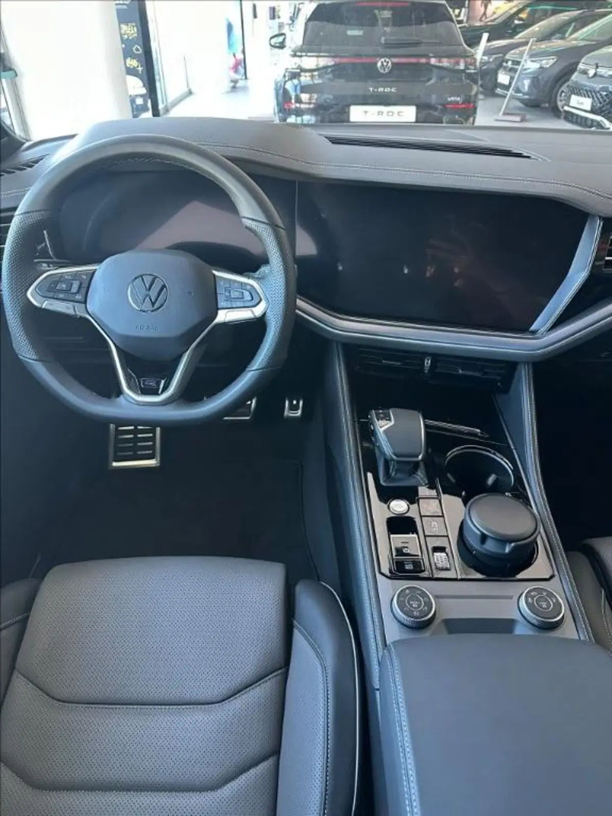 Volkswagen Touareg nuova a Lucca (10)