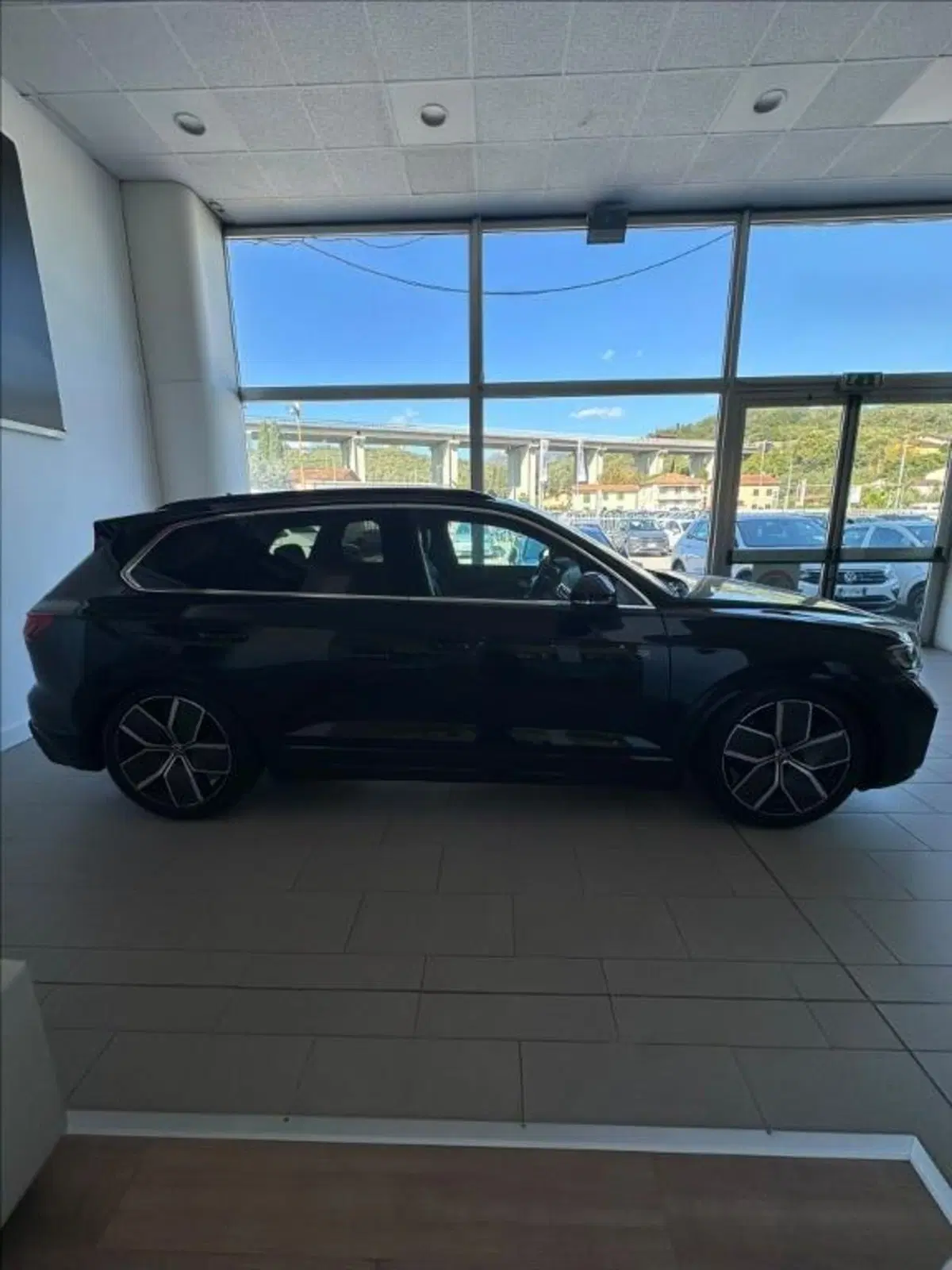 Volkswagen Touareg nuova a Lucca (3)