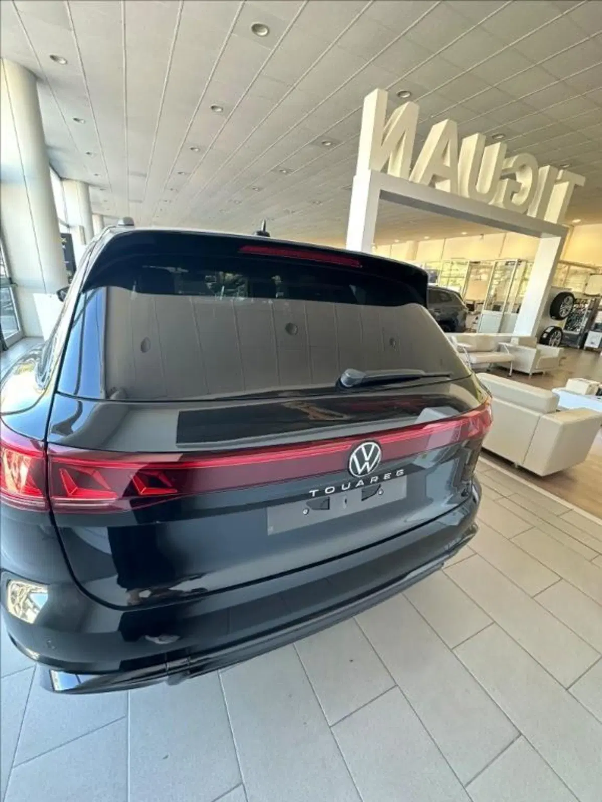 Volkswagen Touareg nuova a Lucca (5)
