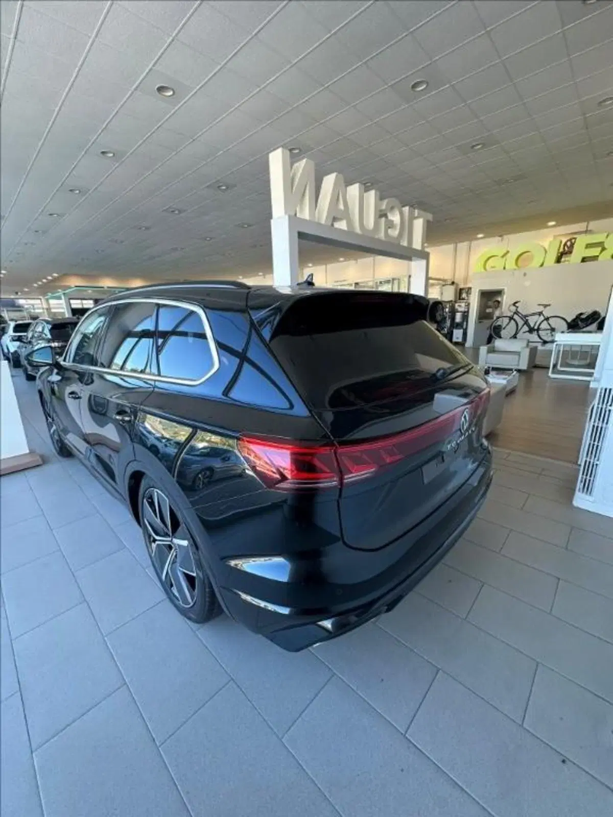 Volkswagen Touareg nuova a Lucca (6)