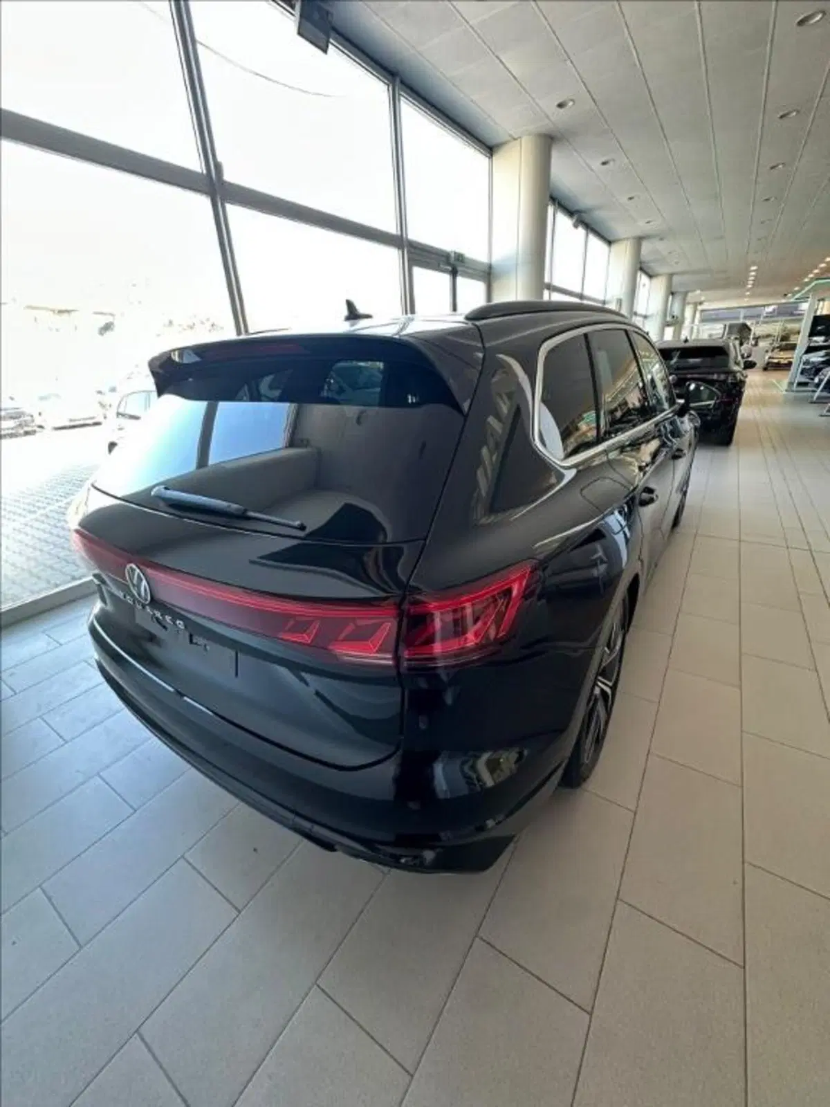 Volkswagen Touareg nuova a Lucca (7)