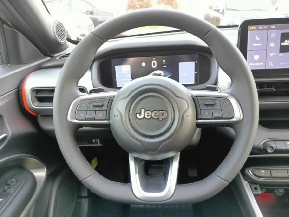 Jeep Avenger nuova a Brescia (8)