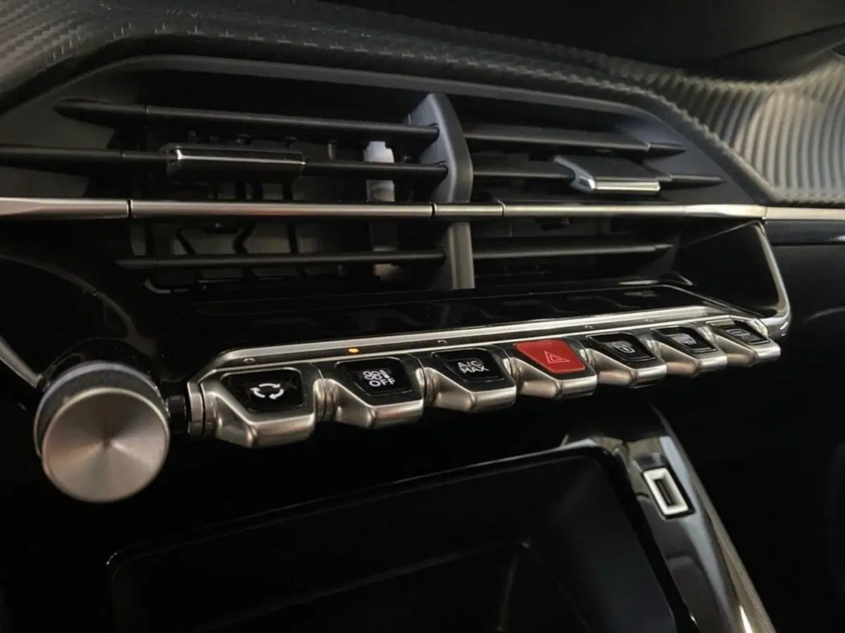 Peugeot 208 usata a Torino (11)