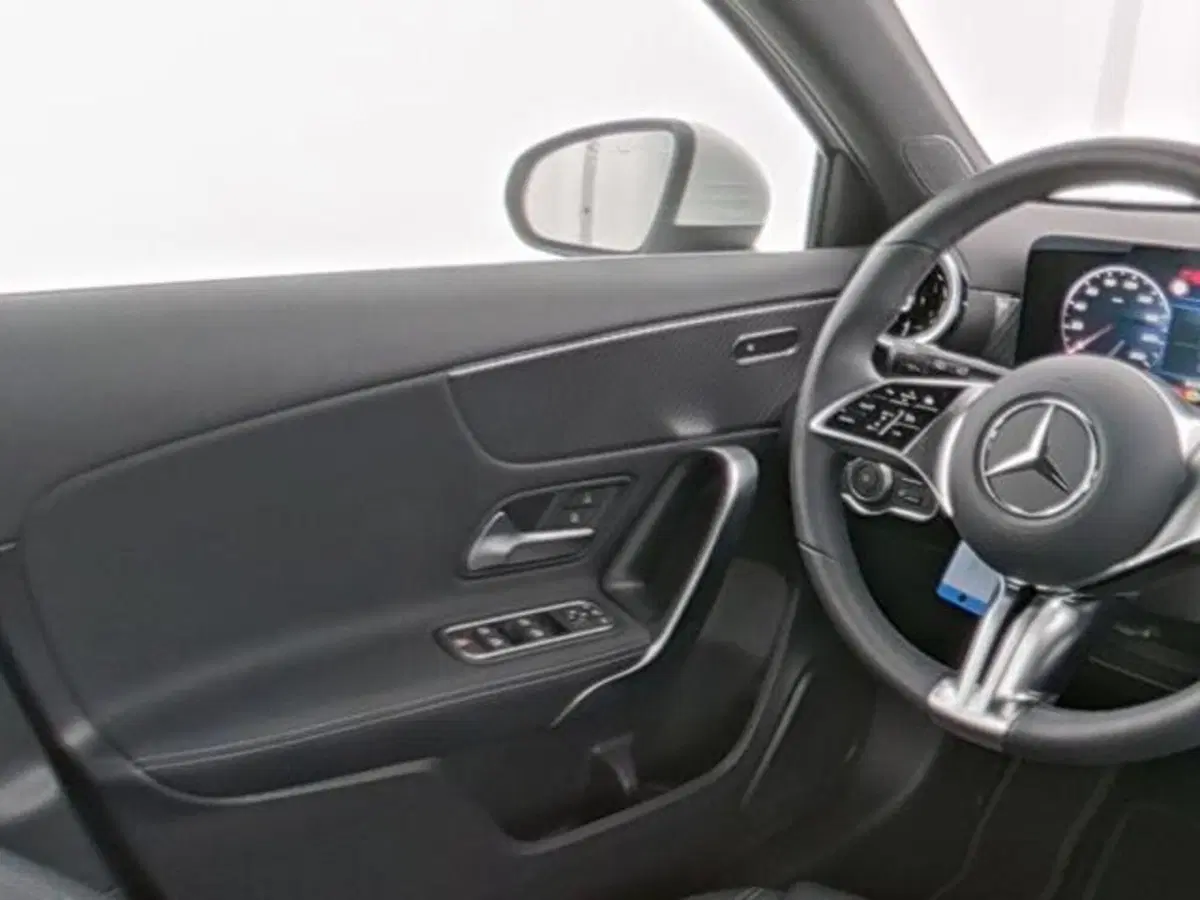 Mercedes-Benz Classe A Sedan usata a Milano (9)