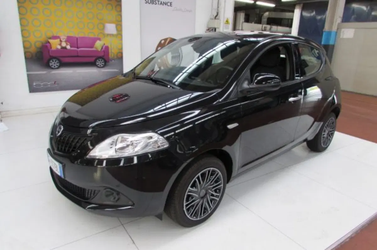 Lancia Ypsilon usata a Milano (2)