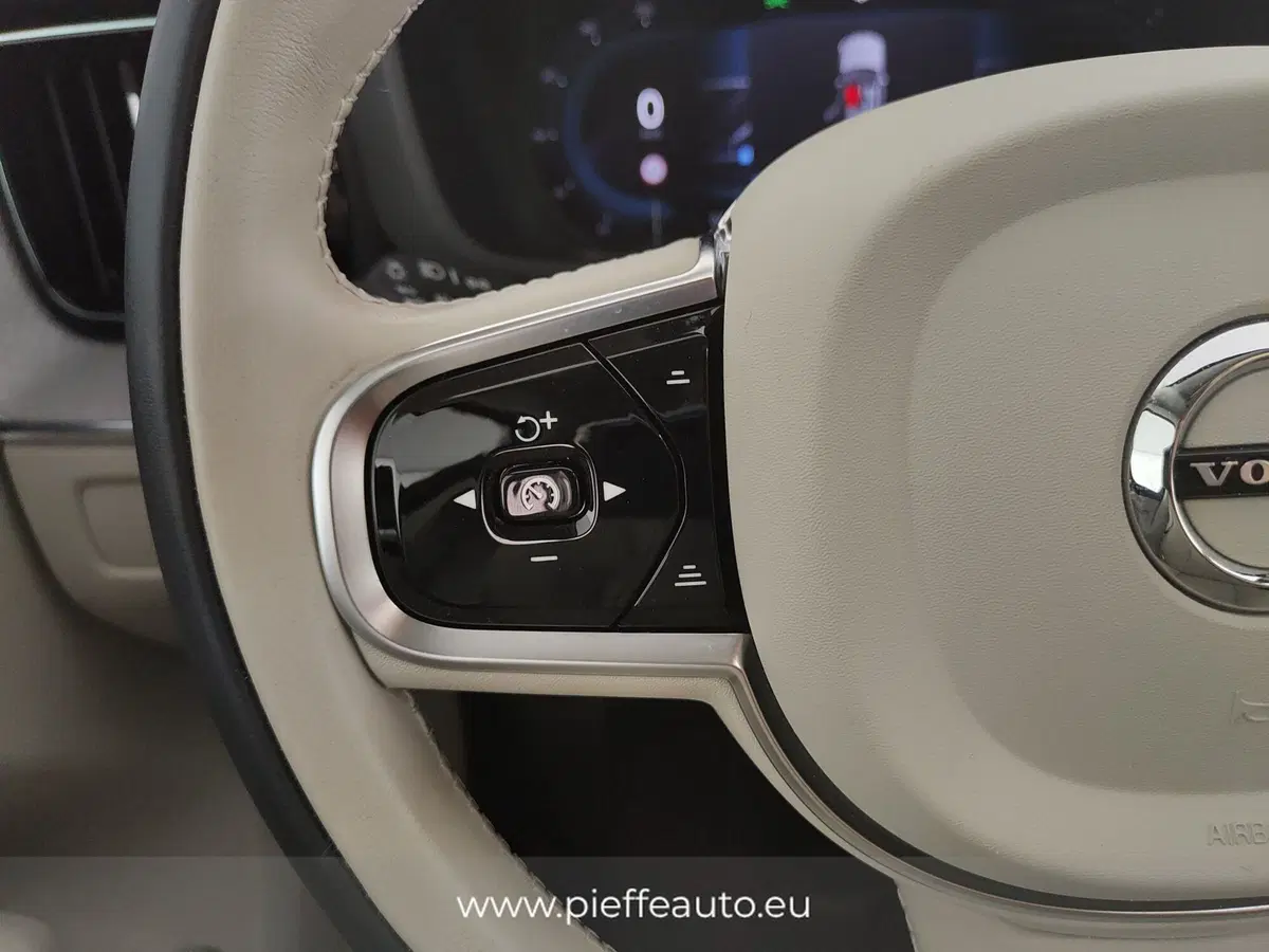 Volvo XC60 usata a Teramo (20)