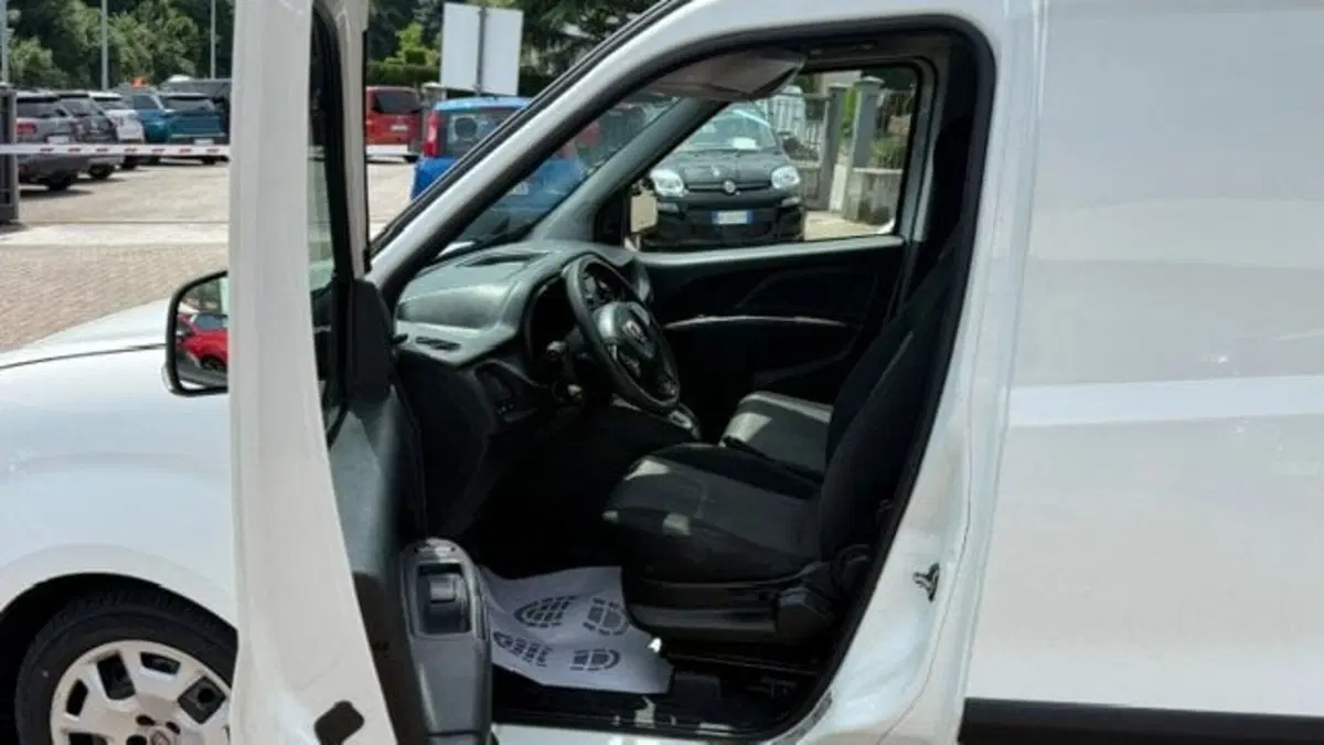 Fiat Doblò Furgone usata a Como (14)