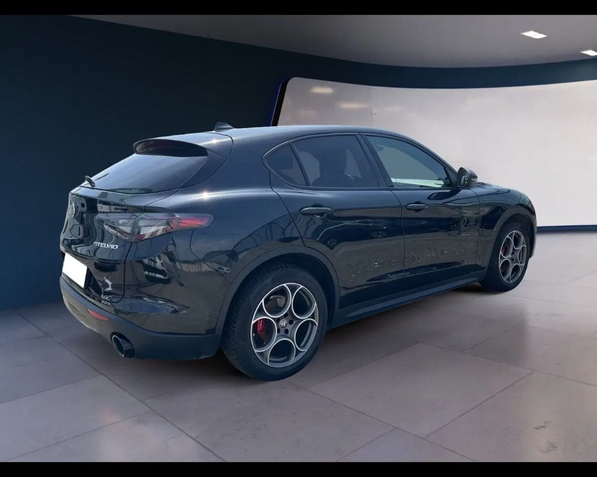 Alfa Romeo Stelvio usata a Torino (12)