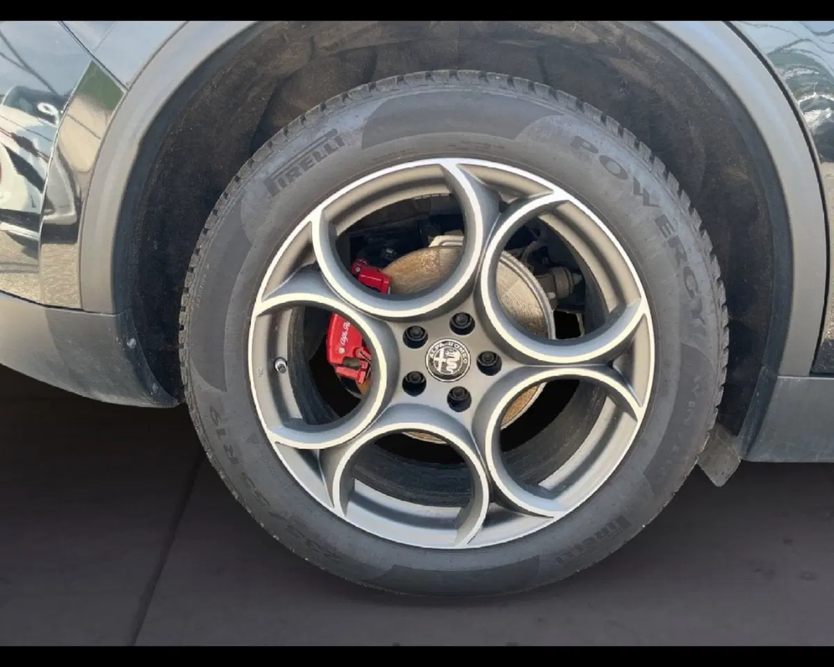 Alfa Romeo Stelvio usata a Torino (13)