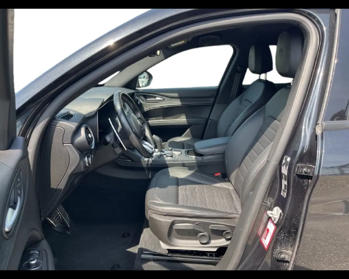 Alfa Romeo Stelvio usata a Torino (2)