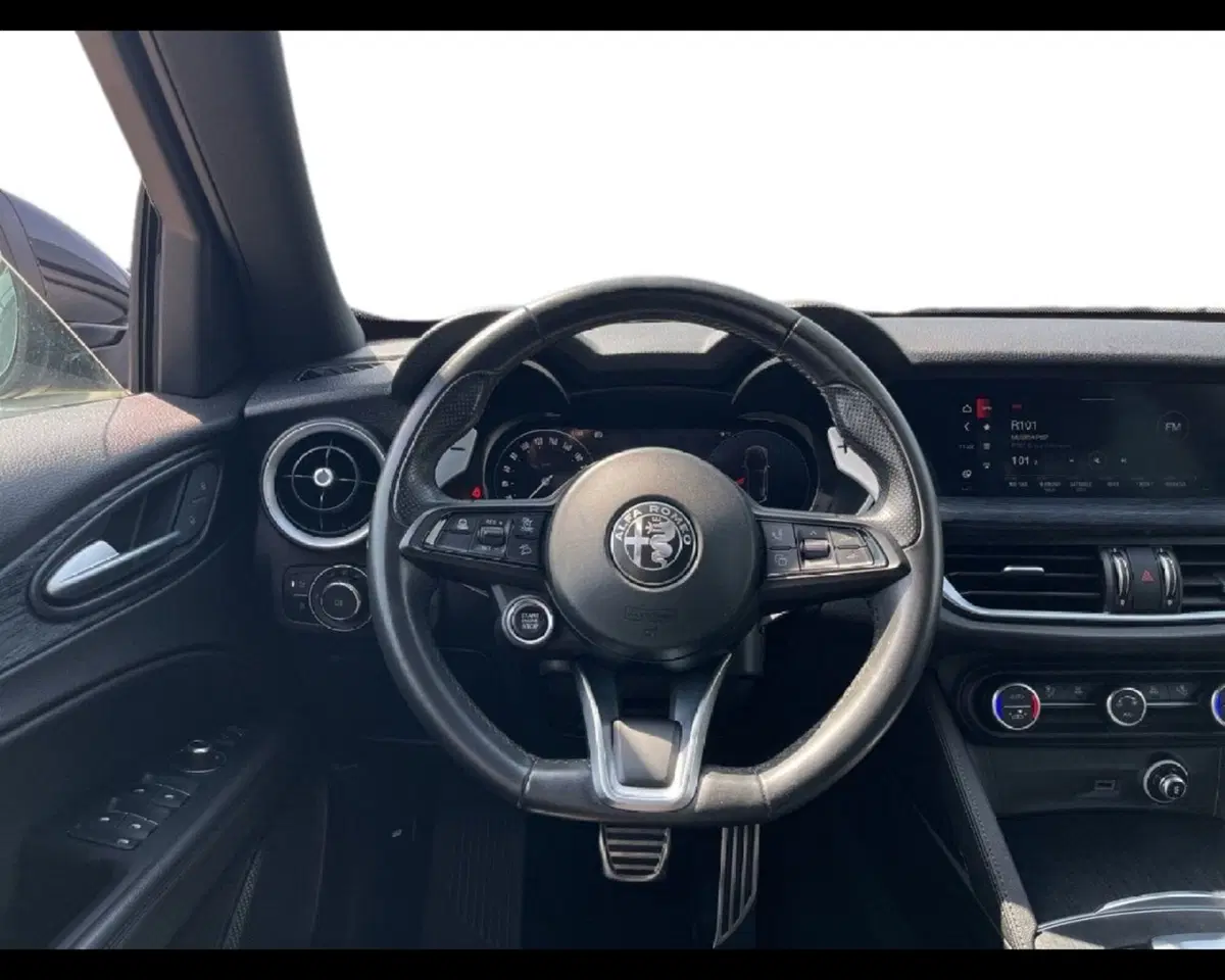 Alfa Romeo Stelvio usata a Torino (4)