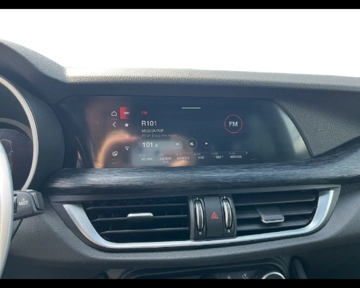 Alfa Romeo Stelvio usata a Torino (6)