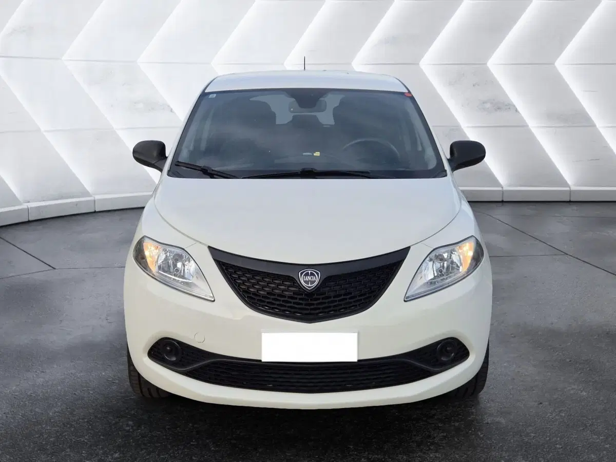 Lancia Ypsilon usata  (2)