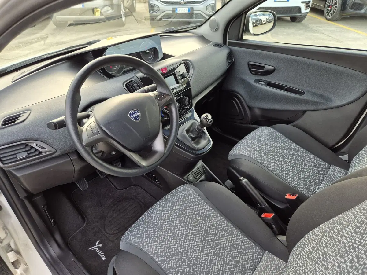 Lancia Ypsilon usata  (6)