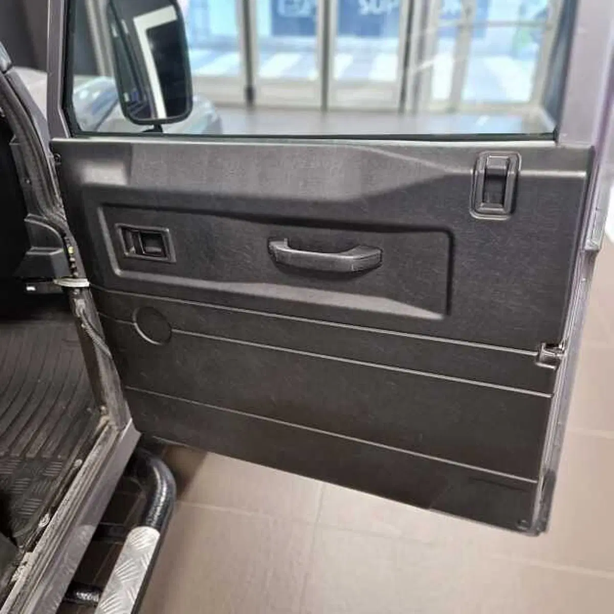 Land Rover Defender usata a Aosta (14)