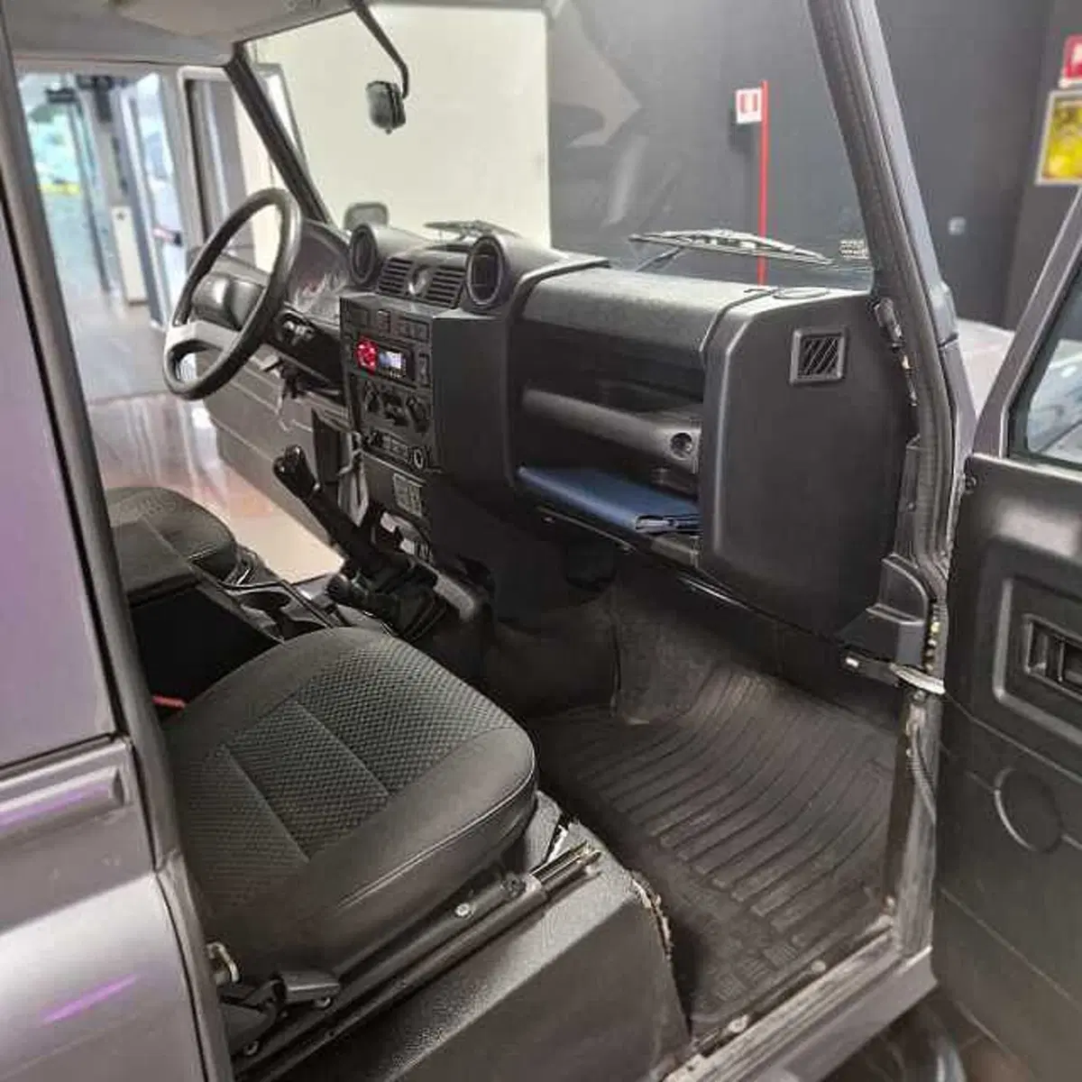 Land Rover Defender usata a Aosta (15)