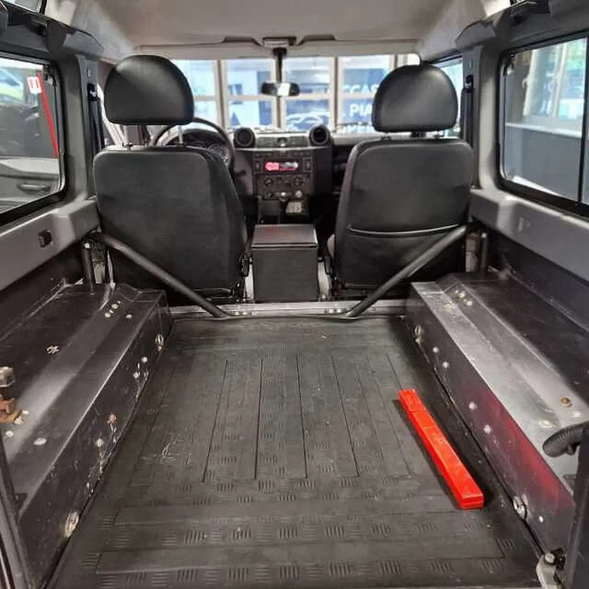 Land Rover Defender usata a Aosta (16)
