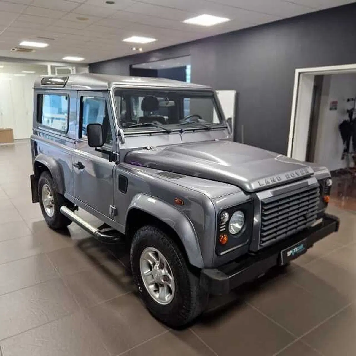 Land Rover Defender usata a Aosta (4)