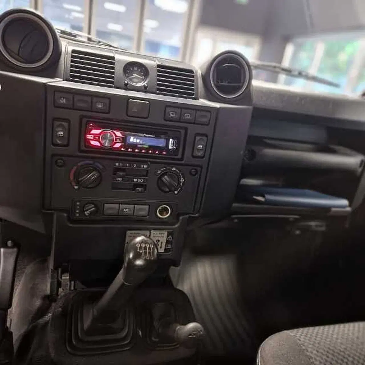 Land Rover Defender usata a Aosta (8)