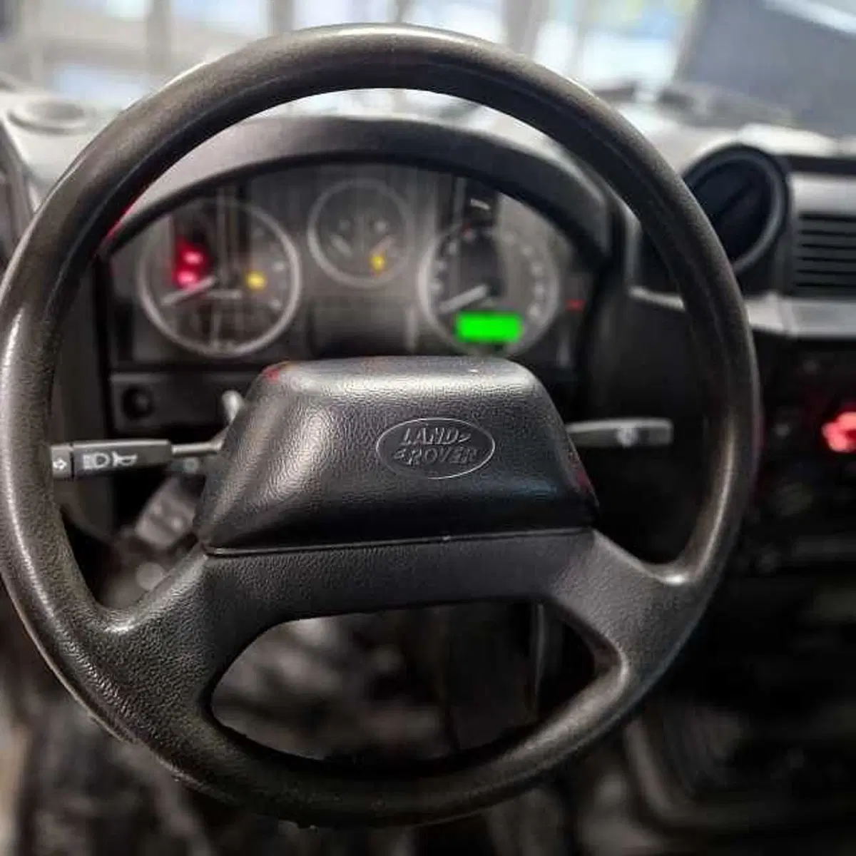 Land Rover Defender usata a Aosta (9)