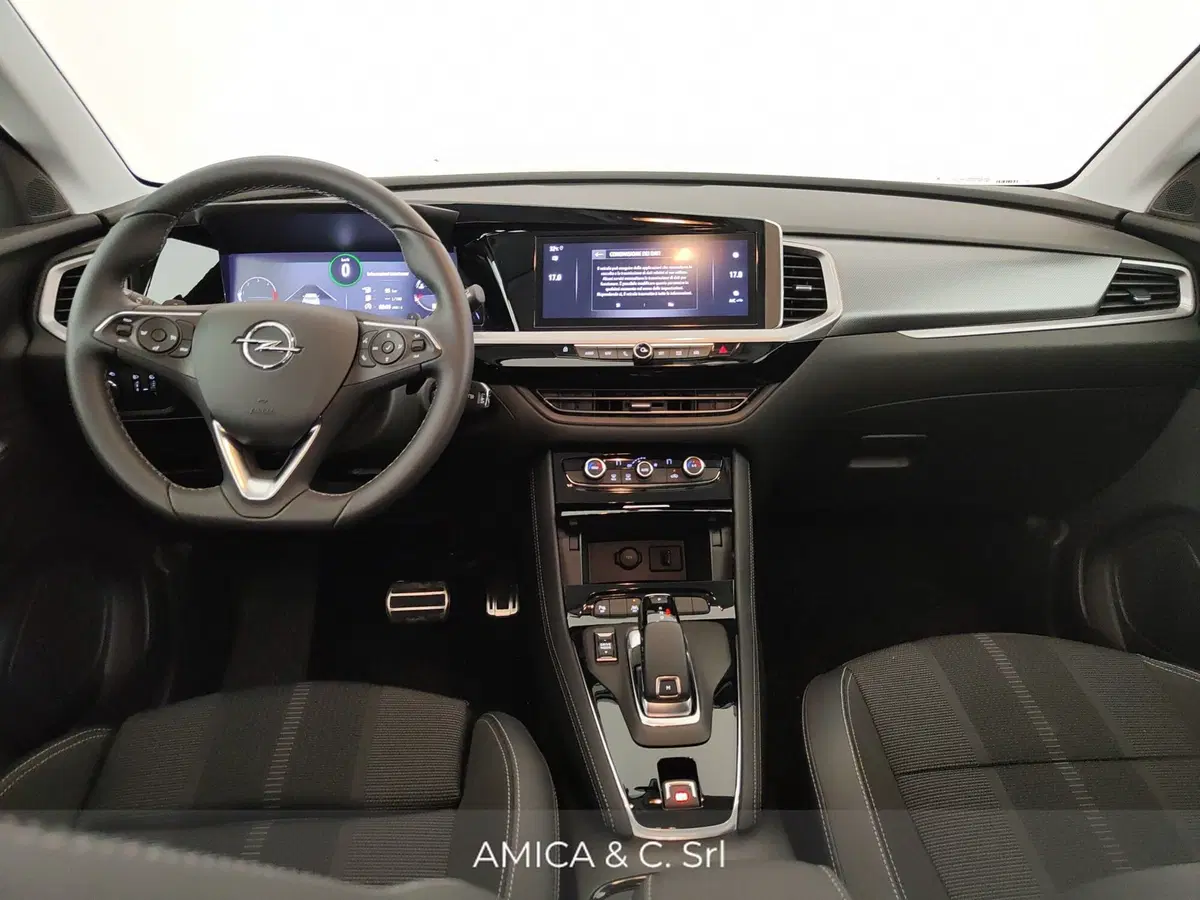 Opel Grandland nuova a Caserta (14)