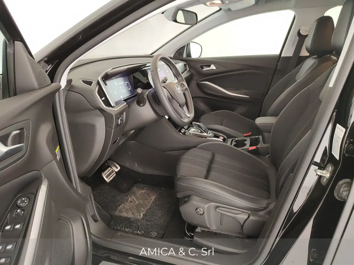 Opel Grandland nuova a Caserta (17)