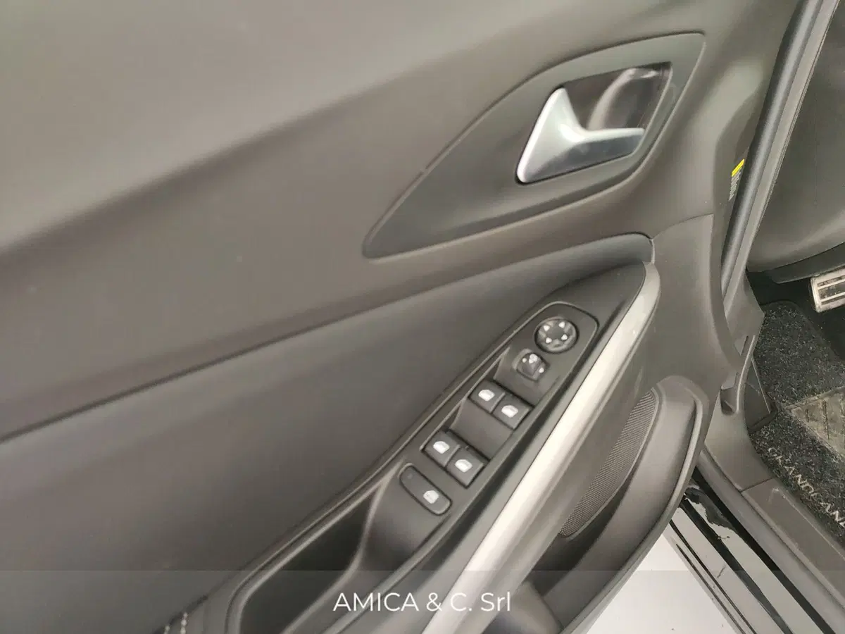 Opel Grandland nuova a Caserta (18)