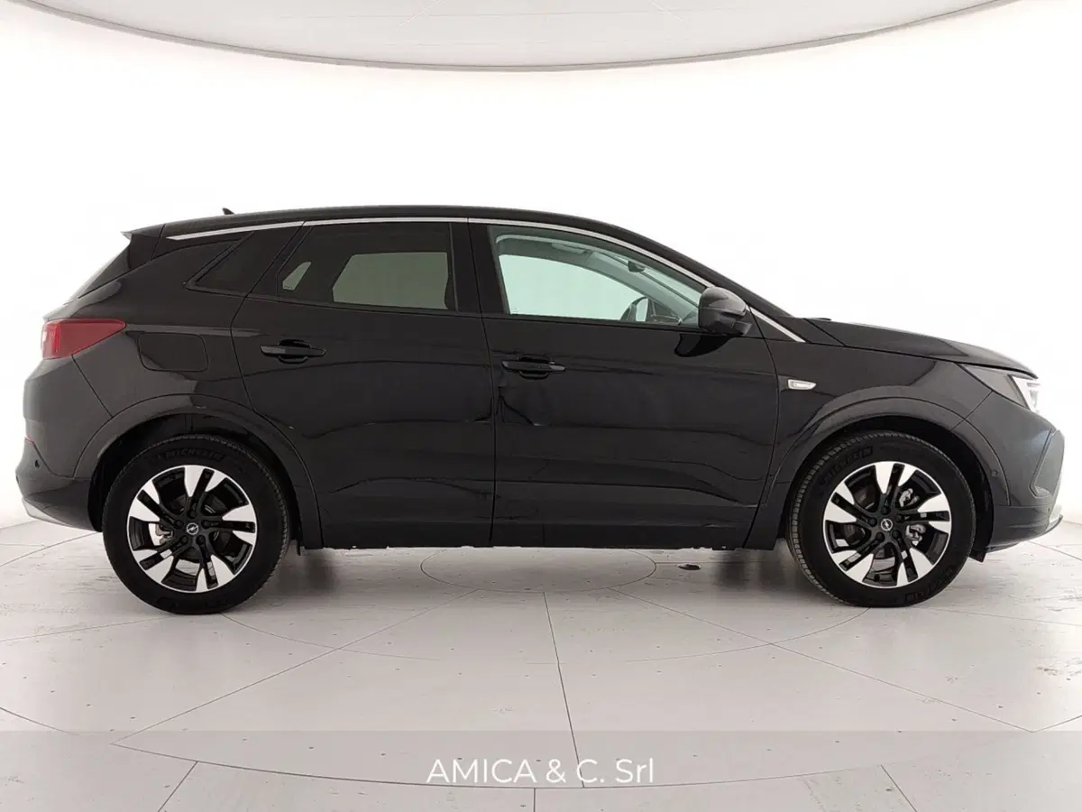 Opel Grandland nuova a Caserta (7)