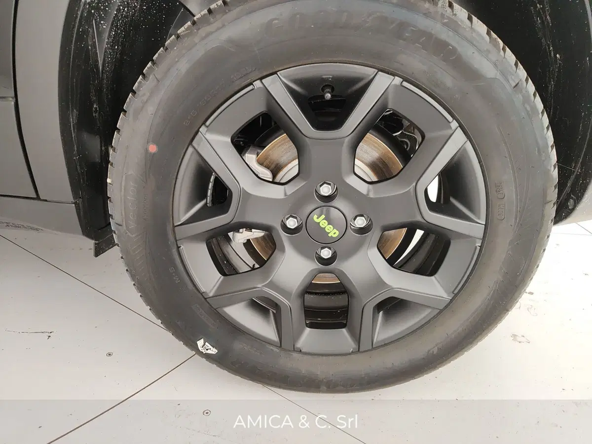 Jeep Avenger nuova a Caserta (10)