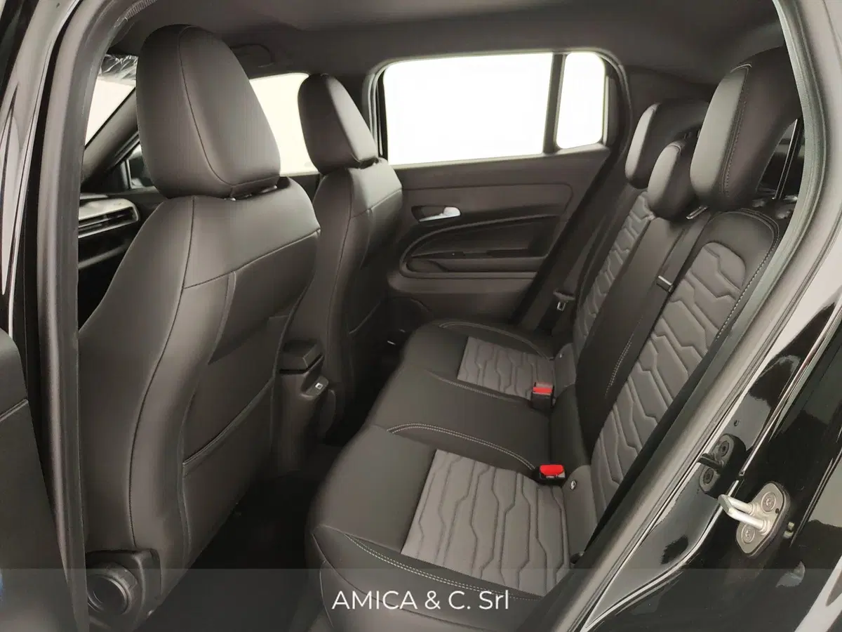 Jeep Avenger nuova a Caserta (11)