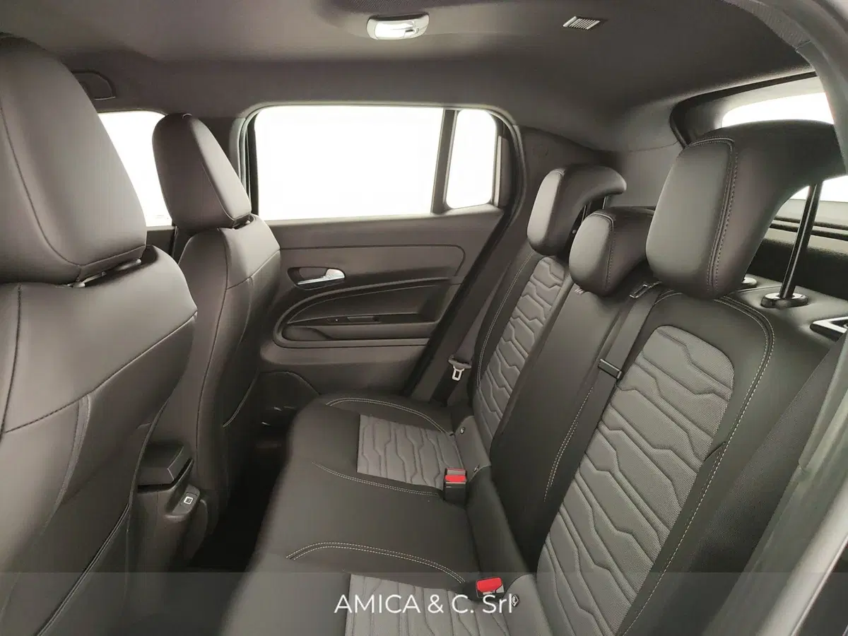 Jeep Avenger nuova a Caserta (12)