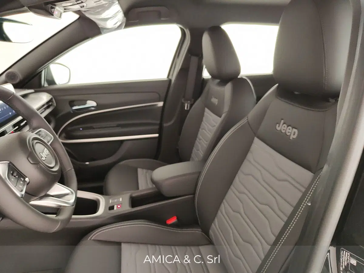 Jeep Avenger nuova a Caserta (14)