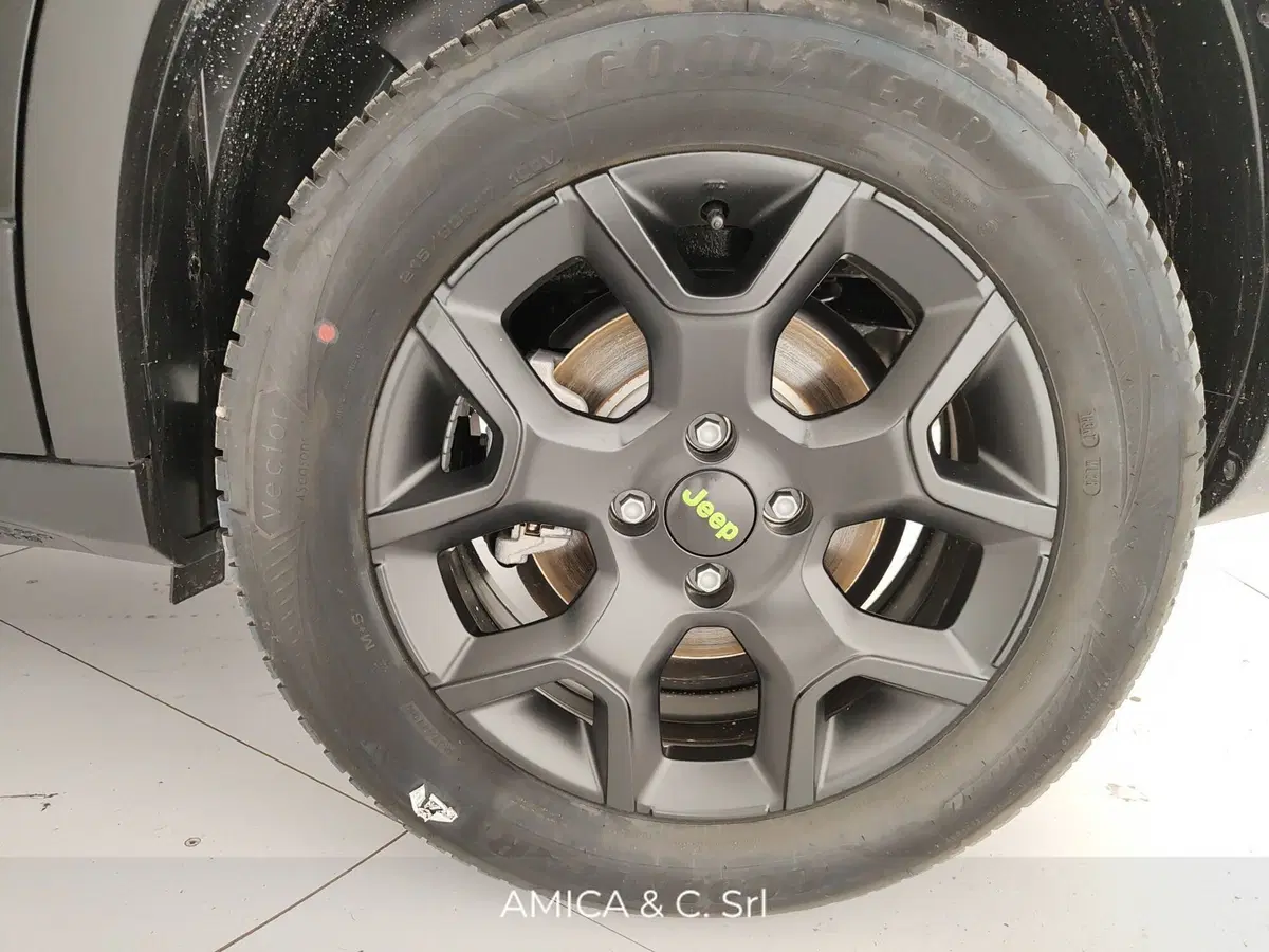 Jeep Avenger nuova a Caserta (16)