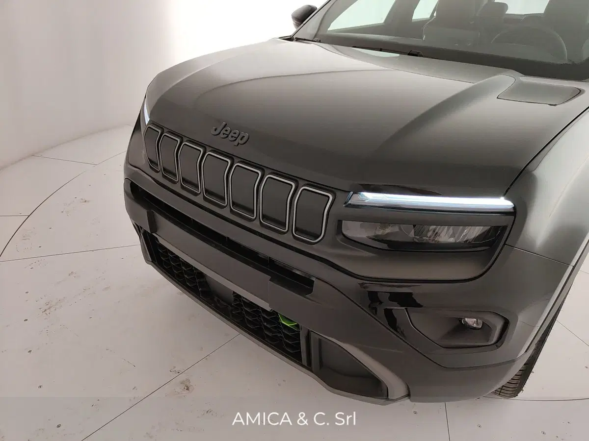 Jeep Avenger nuova a Caserta (17)